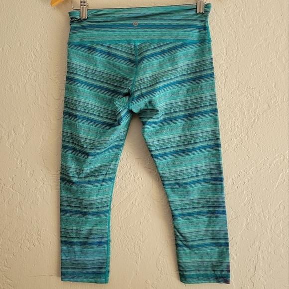 Lululemon Crops Size 8 - Picture 2 of 4